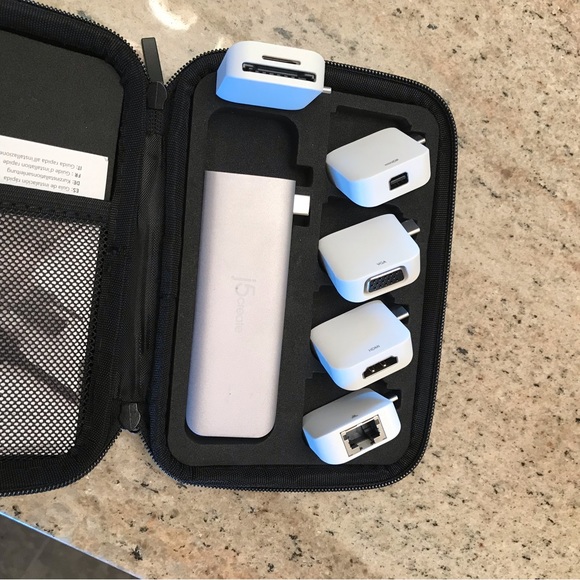 J5 Create USB-c docking hub with adapters - Picture 11 of 14